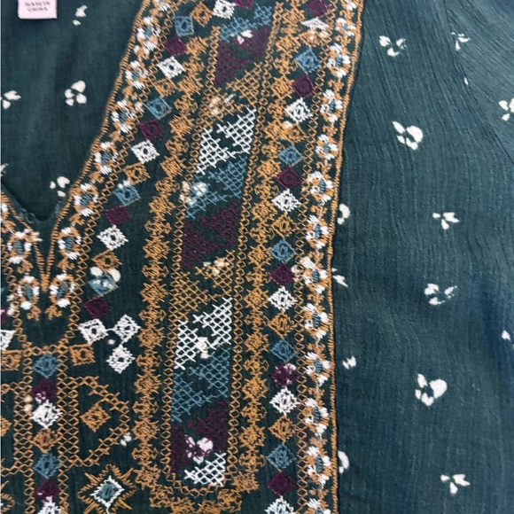 Knox Rose Green and Gray Embroidered Tops - Picture 6 of 15